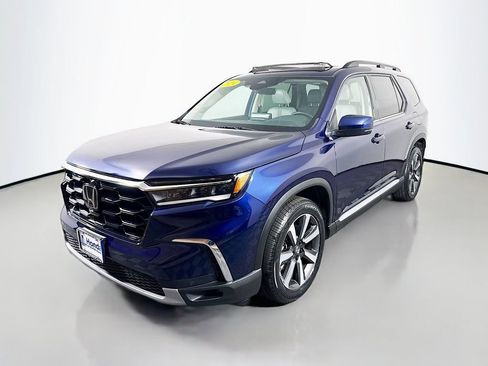 Used 2024 Honda Pilot Touring image 3