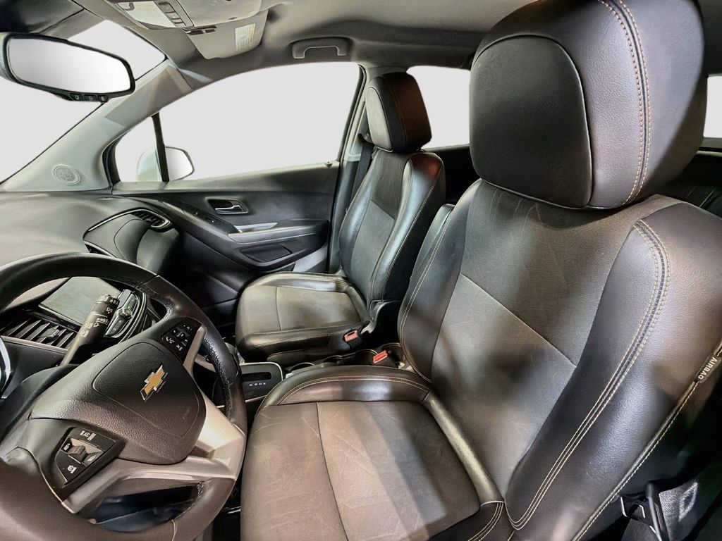 Used 2019 Chevrolet Trax LT w/ LT Convenience Package FWD image 20