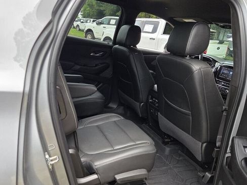Used 2023 Chevrolet Traverse LT w/ LT Premium Package FWD image 16