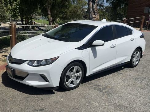 Used 2018 Chevrolet Volt LT w/ Comfort Package FWD image 4