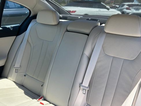 Used 2022 BMW 740i RWD image 28