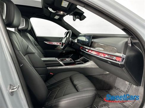 Used 2025 BMW 740i xDrive image 10