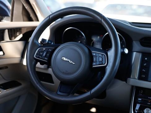Used 2017 Jaguar XF Prestige image 29