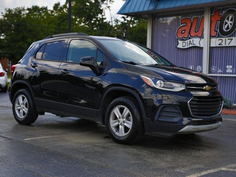 Used 2022 Chevrolet Trax LT w/ Driver Confidence Package AWD/4WD image 19