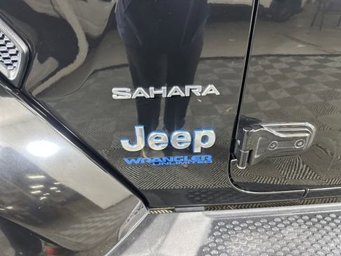 Used 2022 Jeep Wrangler Unlimited Sahara w/ Cold Weather Group image 10