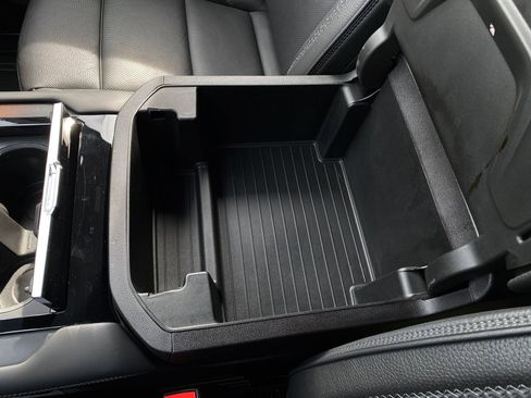 Used 2025 GMC Yukon Denali image 19