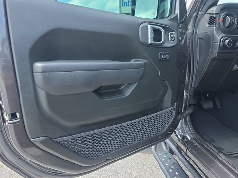 Used 2024 Jeep Wrangler Unlimited Rubicon w/ Technology Group AWD/4WD image 18