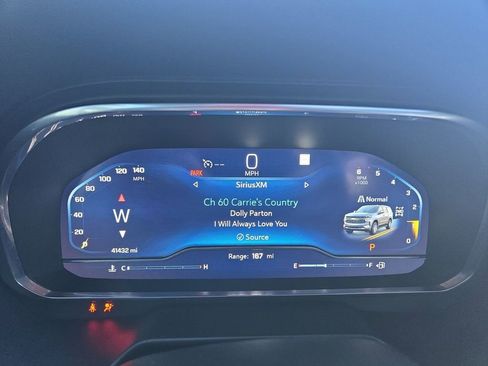 Used 2023 Chevrolet Suburban RST image 21