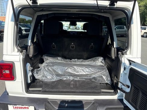 Used 2026 Jeep Wrangler Unlimited Sahara AWD/4WD image 51