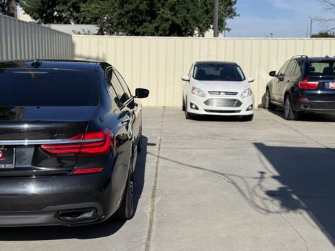 Used 2019 BMW 740i w/ Executive Package RWD image 10