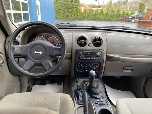 Used 2005 Jeep Liberty Sport image 8