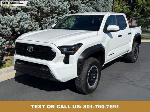 Used 2025 Toyota Tacoma TRD Off-Road image 2