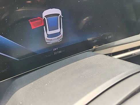 Used 2023 BMW iX xDrive50 w/ Sport Package image 5