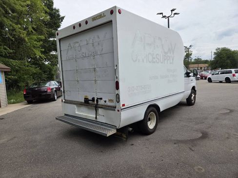 Used 2018 Ford E-350 and Econoline 350 Super Duty w/ Power Windows & Locks Group RWD image 6