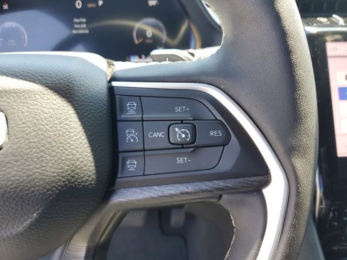 Used 2024 Jeep Grand Cherokee Limited AWD/4WD image 27
