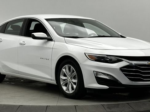 Used 2025 Chevrolet Malibu LT image 3