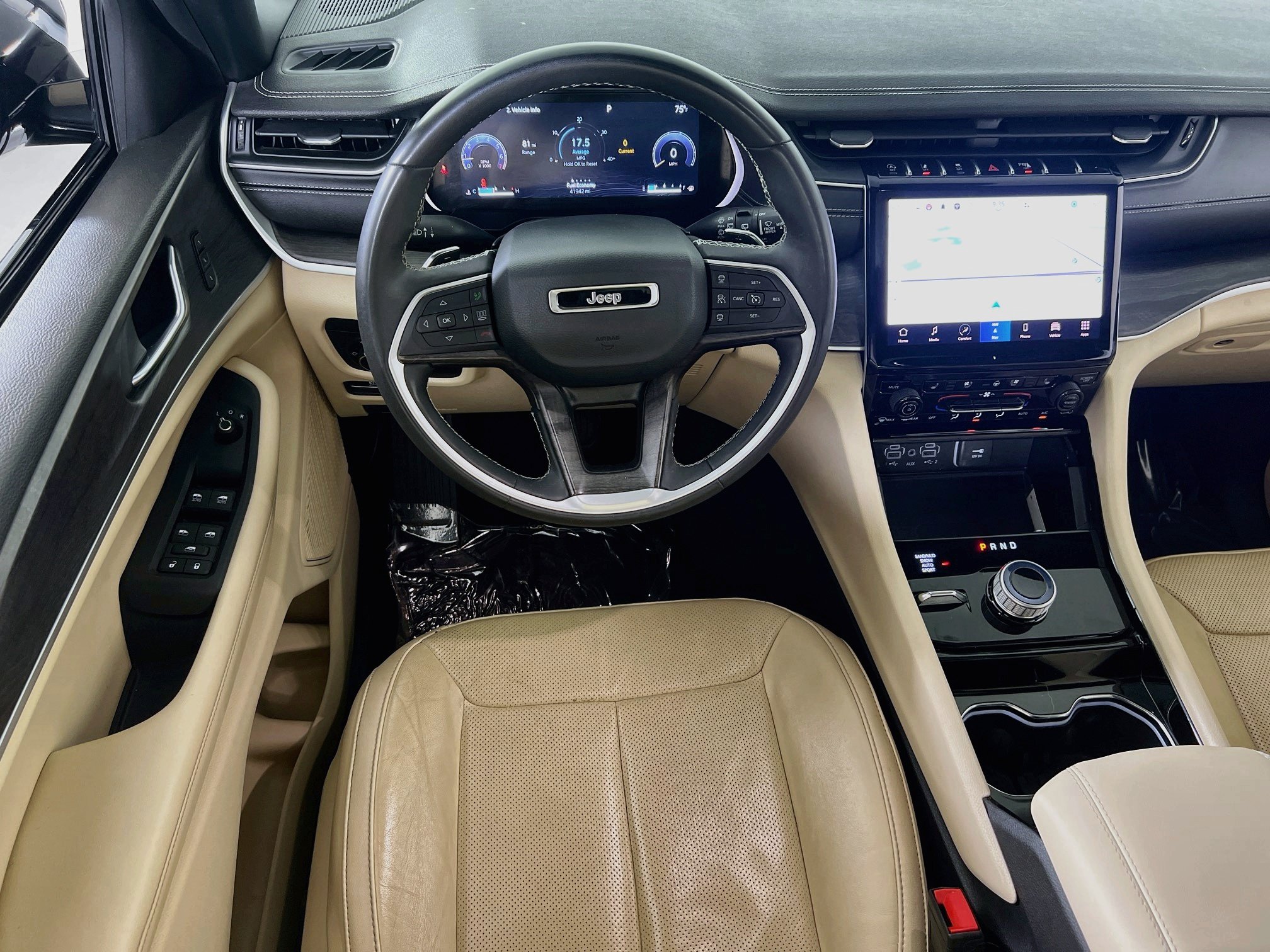 Used 2023 Jeep Grand Cherokee Limited w/ Luxury Tech Group II AWD/4WD image 23
