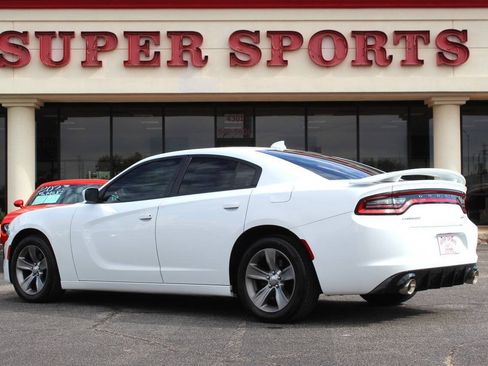 Used 2016 Dodge Charger SXT RWD image 5