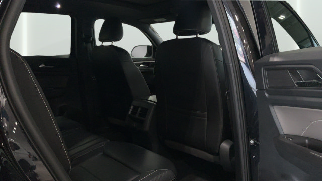 Certified 2022 Volkswagen Atlas Cross Sport SE AWD/4WD image 45