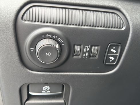 Used 2024 Jeep Grand Wagoneer L Series III AWD/4WD image 36