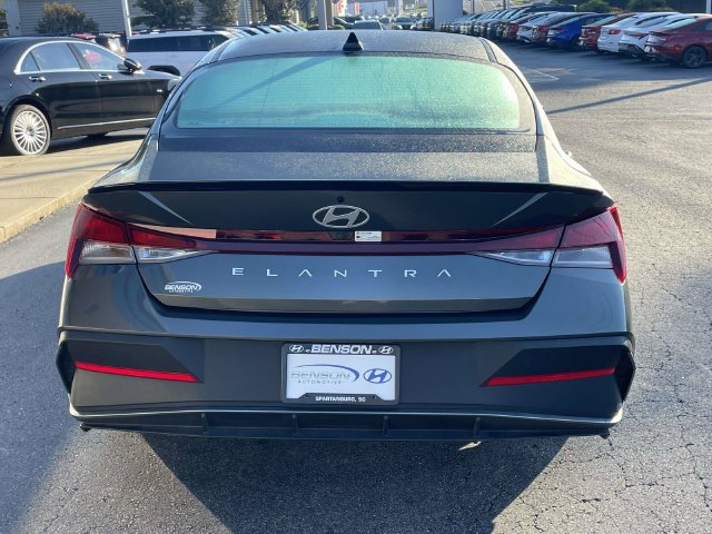 Used 2025 Hyundai Elantra Sport FWD image 5