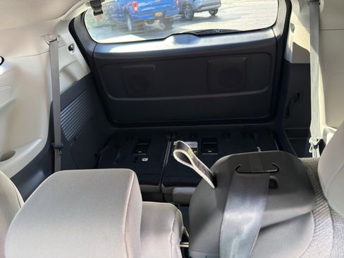 Used 2024 Toyota Sienna LE image 14