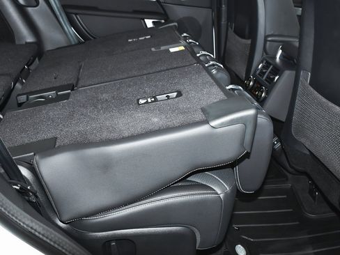 Used 2023 Land Rover Discovery S R-Dynamic image 63