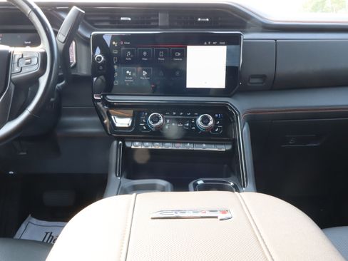 Used 2024 GMC Sierra 2500 AT4 w/ AT4 Premium Plus Package AWD/4WD image 12