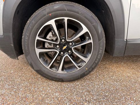Used 2025 Chevrolet TrailBlazer LT image 11