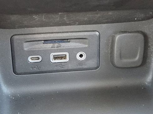 Used 2024 GMC Terrain SLT image 6