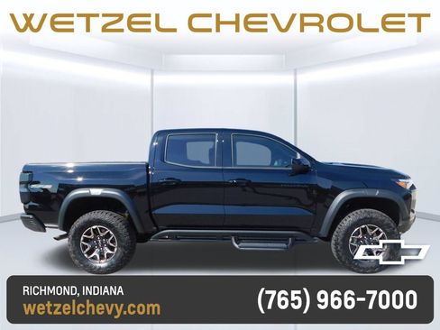 Used 2025 Chevrolet Colorado ZR2 w/ Technology Package AWD/4WD image 2