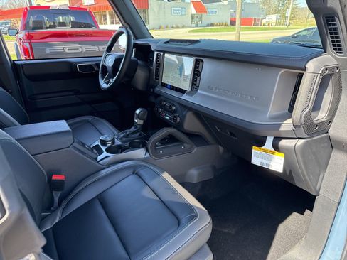 New 2025 Ford Bronco Outer Banks w/ Sasquatch Package AWD/4WD image 32