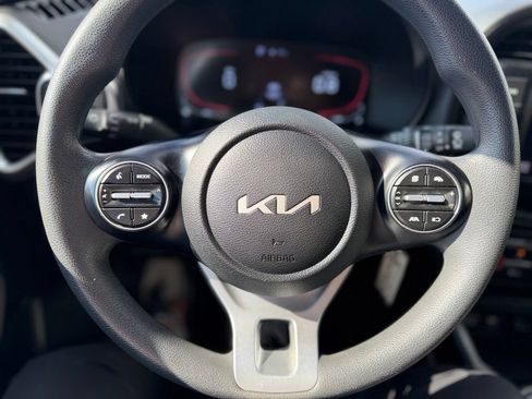 Used 2023 Kia Soul LX FWD image 11