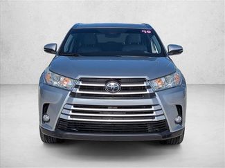 Used 2019 Toyota Highlander XLE FWD video 2