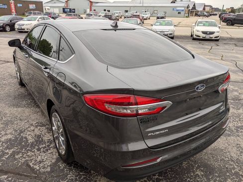 Used 2019 Ford Fusion SE FWD image 5