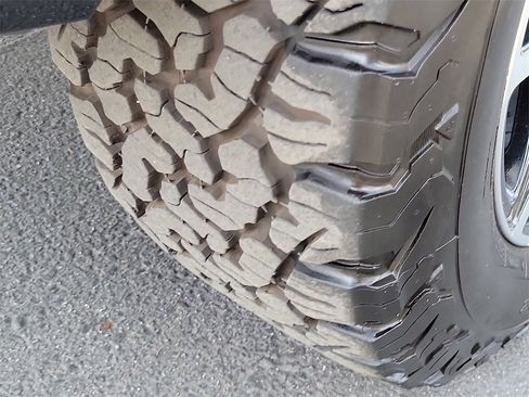 Used 2023 GMC Yukon AT4 image 27