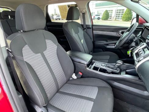 Used 2021 Kia Sorento LX image 32