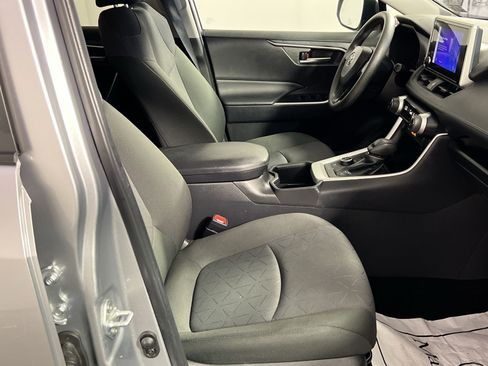 Used 2025 Toyota RAV4 XLE AWD/4WD image 28