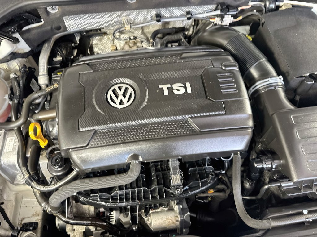 Used 2017 Volkswagen GTI Autobahn FWD image 39