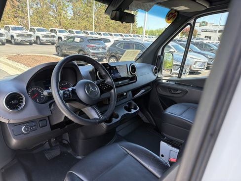 Used 2025 Mercedes-Benz Sprinter 2500 image 29