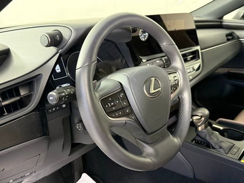 Used 2025 Lexus ES 350 w/ Premium Package image 17