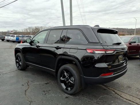 New 2025 Jeep Grand Cherokee Altitude image 4