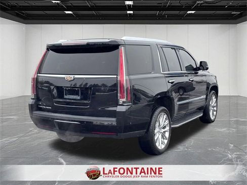 Used 2020 Cadillac Escalade Luxury image 5