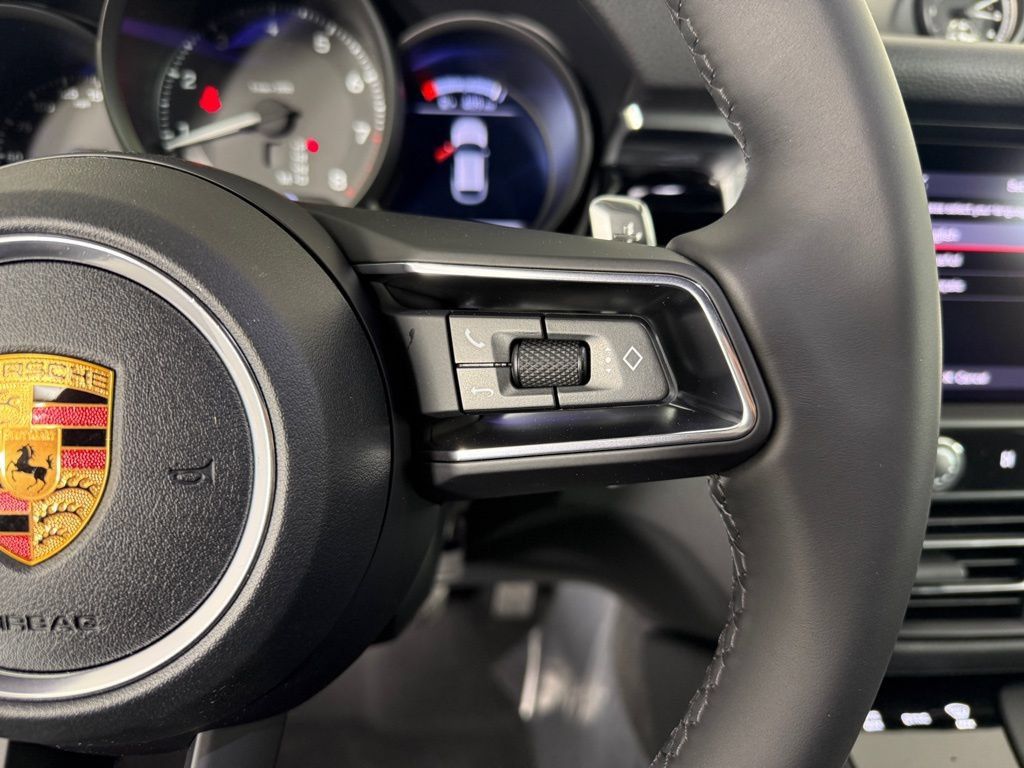Certified 2026 Porsche Macan AWD/4WD image 29