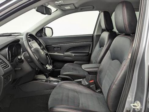 Used 2025 Mitsubishi Outlander Sport SE AWD/4WD image 14