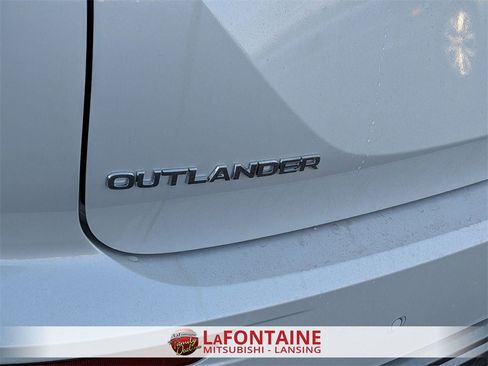 New 2026 Mitsubishi Outlander SE image 10