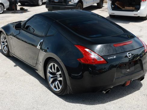 Used 2014 Nissan 370Z Coupe RWD image 4