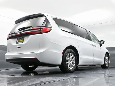 Used 2024 Chrysler Pacifica Touring-L image 52