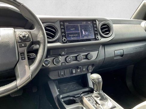 Used 2020 Toyota Tacoma TRD Off-Road AWD/4WD image 8