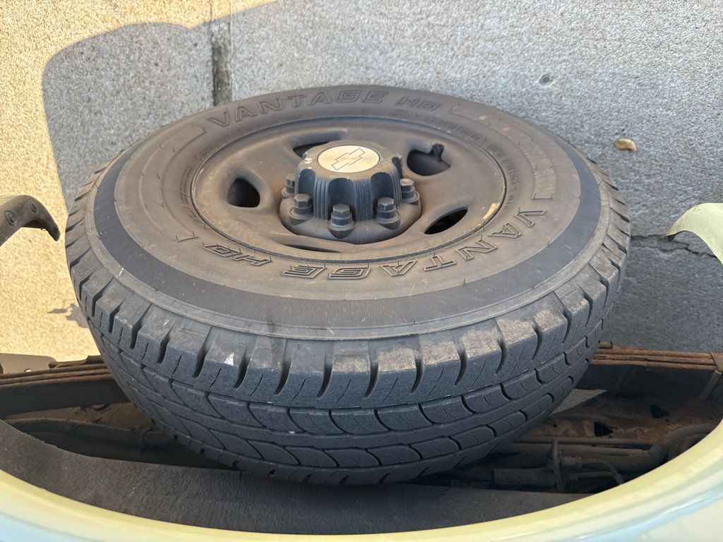 Used 2019 Chevrolet Express 2500 LT w/ LT Preferred Equipment Group RWD image 12